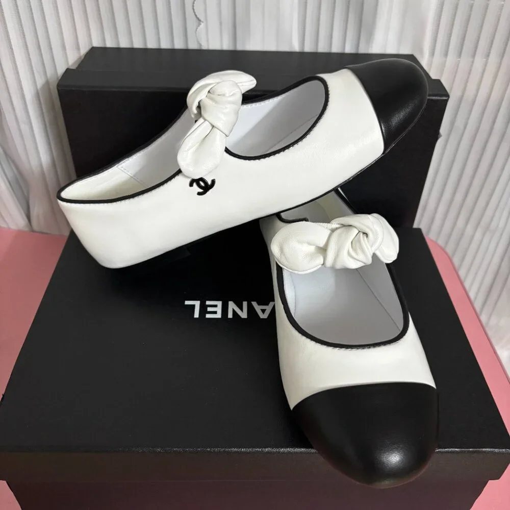 Chanel leather ballet flats with closed toes 39